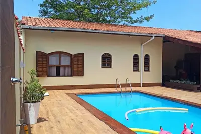 Image de Shed with private access and private pool
