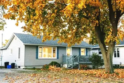 Image de Private Lakefront House with Hot Tub, Kayaks and Beach