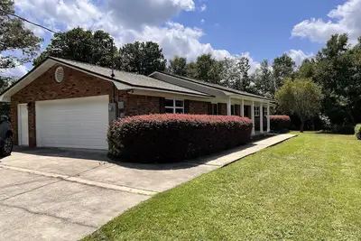 Image de Private 3 Bed, 2 Bath Home on 1 Acre with a Fireplace