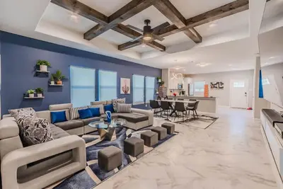 Image de Modern 4 Bedroom Near Downtown, Zoo, Uptown & More, with Hot Tub & Games