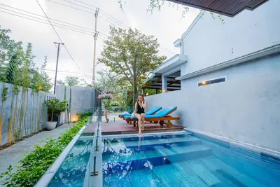 Villa with pool, bathtub, very close to beach and river