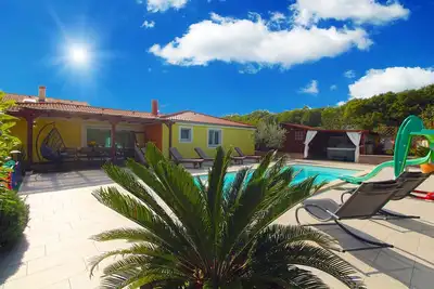 Image de House 2138/48979 (Istria - Loborika), 10000m from the beach