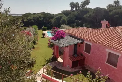Image de Belle villa avec piscine privée - proximité plages.
