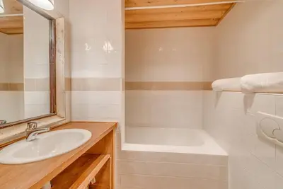 Image de Chalet, vue pistes de ski, sauna, terrasse, balcon, cheminée ou poêle à bois, télévision