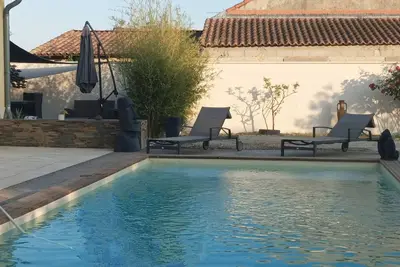 Image de Villa de charme en bordure de Châteauneuf du Pape avec piscine.