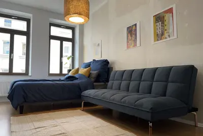 Image de Stylish old building with balcony (10 min to center)