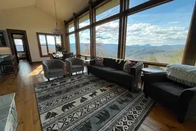 Image de Modern Mountain Getaway, Hot Tub, Pet Friendly, WiFi, Long Range Sunset Views