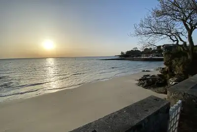 Image de Maison de charme à Beg-Meil, vue mer et accès direct à la plage, rénovée 2021