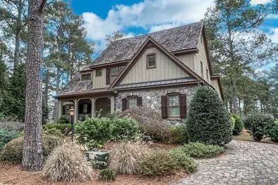 Image de New! Cuscowilla Cottage Available for Masters