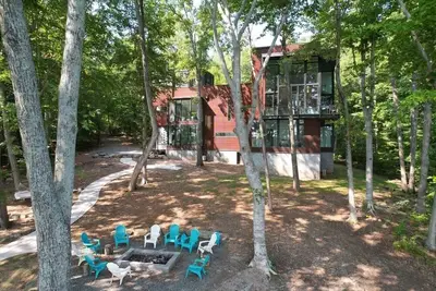 Image de Not Your Average Lake House! 4 Br 15 guests