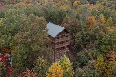 Image de Bella Yani - Hot Tub, Pool Table, & Air Hockey!