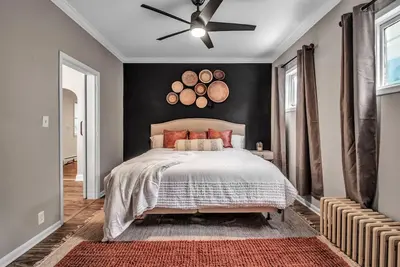 Image de Renovated | Near Airport | Central Location