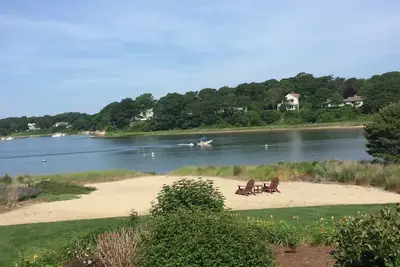 Image de Fantastic five bedroom 3 1/2 bath house on the water in Falmouth