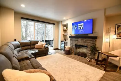 Image de Stars over Silverpine - Downtown McCall - Walk to Payette Lake - Garage - WiFi