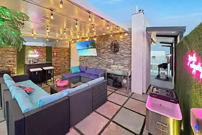 Image de Restful Posturepedic Beds! enjoy Luna Sky! Bar, Bbq