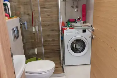 Image de U mirnom kraju, blizu centra.