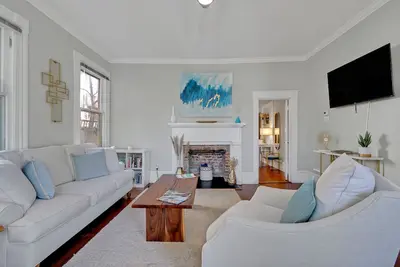 Image de Savannah Suite on Front