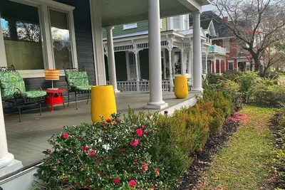 Image de Fredonia on Front! Best Location Downtown!