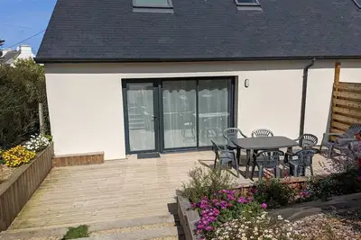 Image de Maison avec Wifi, terrasse Vue Mer à 650m de la plage à Trebeurden