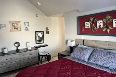 Image de Cozy Mountain Condo with easy access to year-round activities.