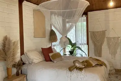 Image de Serenity - a beautiful, secluded mud brick home on 3. 5 acres