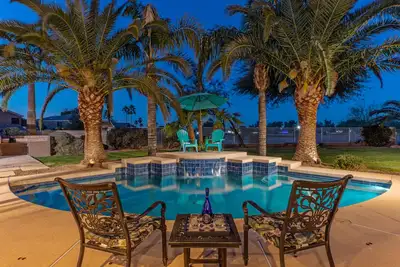 Golf Course View: Htd Pool, Hot Tub, Fire Pit, Game Room w/Pool Table, TVs All BRs, 2 Kid's Bikes