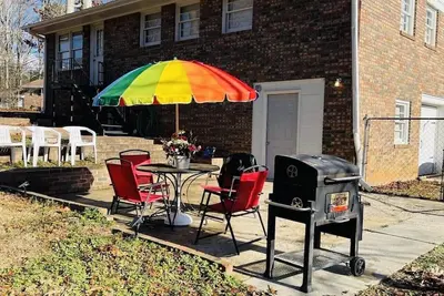 Image de 🏰 Castle 🏰 Spacious Luxuries V- Convenience 5bdR/2. 5 bT/S-Atlanta Ga🛬