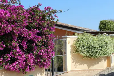Image de Small house with enclosed garden 400m walk from the beach