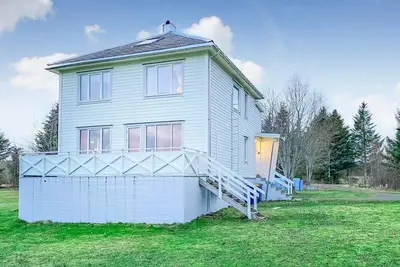 Image de Maison confortable à Harøy avec vue sur.