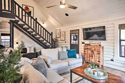 Image de Enchanting Forested Cabin w/ Fire Pit & Grill