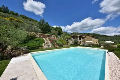 Splendid Villa Immersed In Beautiful Tuscan Hills