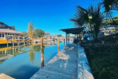 Image de Canal Front Escape with Boat Dock!