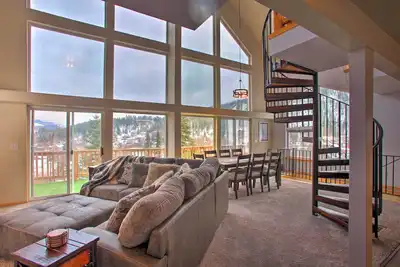 Image de 1 Mi to Silver Mountain: Family Home w\/ Views!