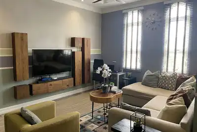 The Sky Lounge - 2bd Apt w/Amazing Roof Deck Views