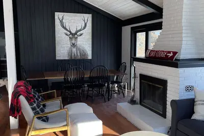 Image de Newly Renovated Chalet in Beaver Valley, close to many Ski Hills! !