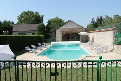 Image de Maison de campagne avec piscine proche Paris