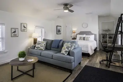 Image de Studio Apt-Premium Queen Mattress-Landmarks Close! \n