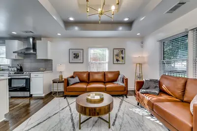 Image de TheRedDoorBnbATL! Atlanta's Luxe Retreat!