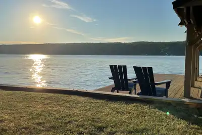 Private lakefront oasis close to wineries and Hammondsport