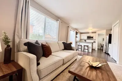 Image de The Corner Terrace – Fully Fenced Backyard!