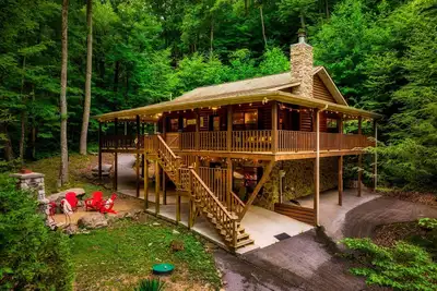 Image de Secluded/Outdoor Oasis/4 Bedrooms/2 Kitchens/Creekside//Hot Tub! /Gsmnp