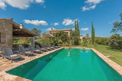 Stunning Traditional Stone-Built Villa, A/C, Private Pool close to Sandy Beaches & Ancient Towns!