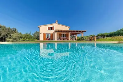 Image de Spacious Country Finca - Large Grounds, Private Pool, Jacuzzi close to Sandy Beaches & Ancient Towns