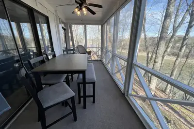 Image de Woodson Bend-Golf, Pool Restaurant& More-Near Burnside W/Lake View - First Floor