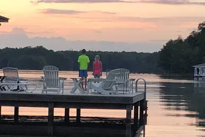Image de Large Lux Waterfront Home on 9 Acres with Sandy Beach and Beautiful Sunsets