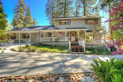 Image de Lakemont Pines  •  Big Family Home  • Ac • Dog + Rv's