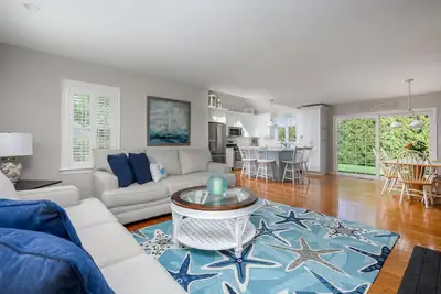 Image de Cozy Cape-style home in private neighborhood