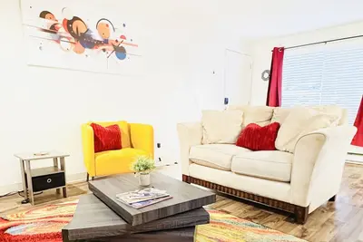 Abstract Abode- hot tub, gym, sauna