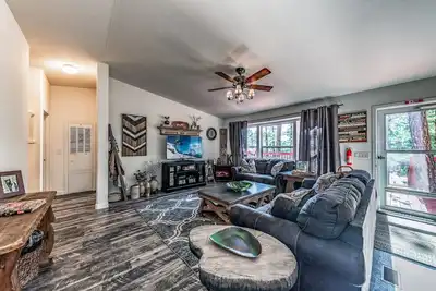 Image de Mountain Air + Hot Tub Nights | Willow House