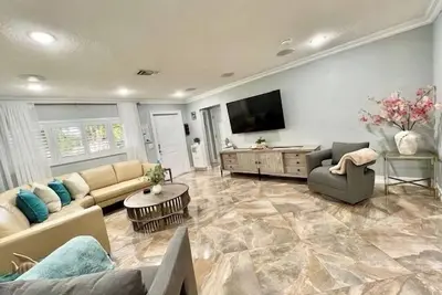 Image de 3 Bed - Sleeps 6 - Free Parking - 5 Mins to Beach